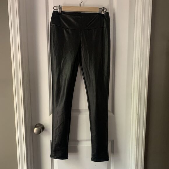 HOT PANTS🔥Entro faux leather leggings in Black size small - Picture 1 of 5